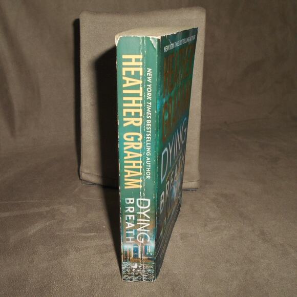 Dying Breath by Heather Graham Paperback 2017 Krewe of Hunters #21 - Picture 2 of 7